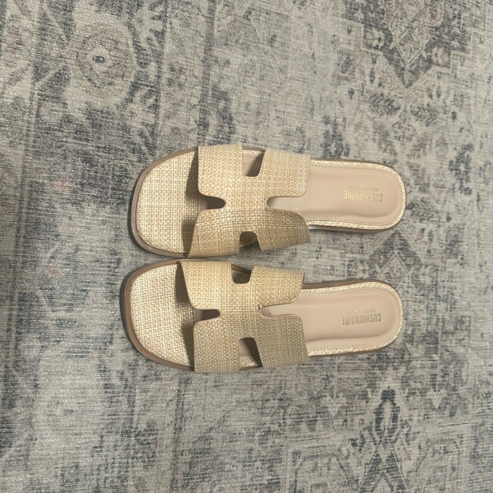 Cushionaire Women’s Voyage Slide Sandal Gold